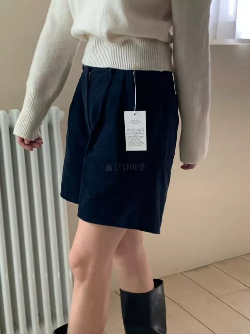 Amiment - Korean Women Fashion - #momslook - Coduroy Shorts - 5