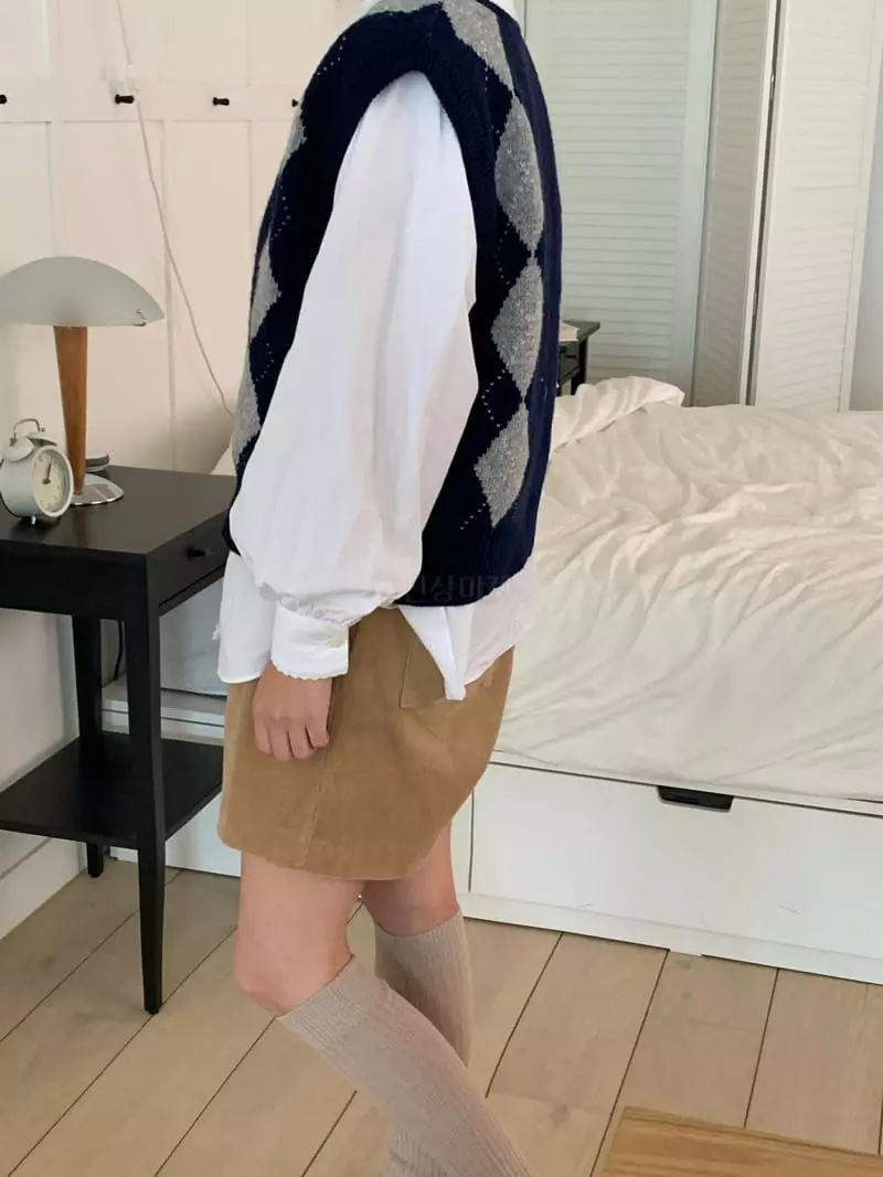 Amiment - Korean Women Fashion - #momslook - Argyle Vest - 2