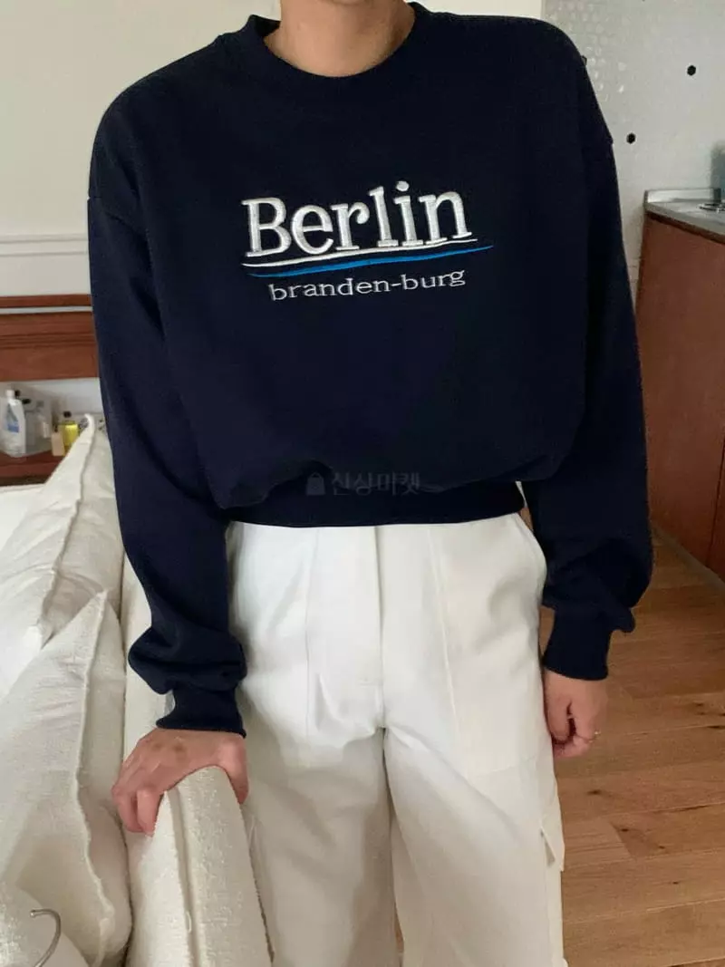Amiment - Korean Women Fashion - #momslook - Berlin Sweatshirt - 4