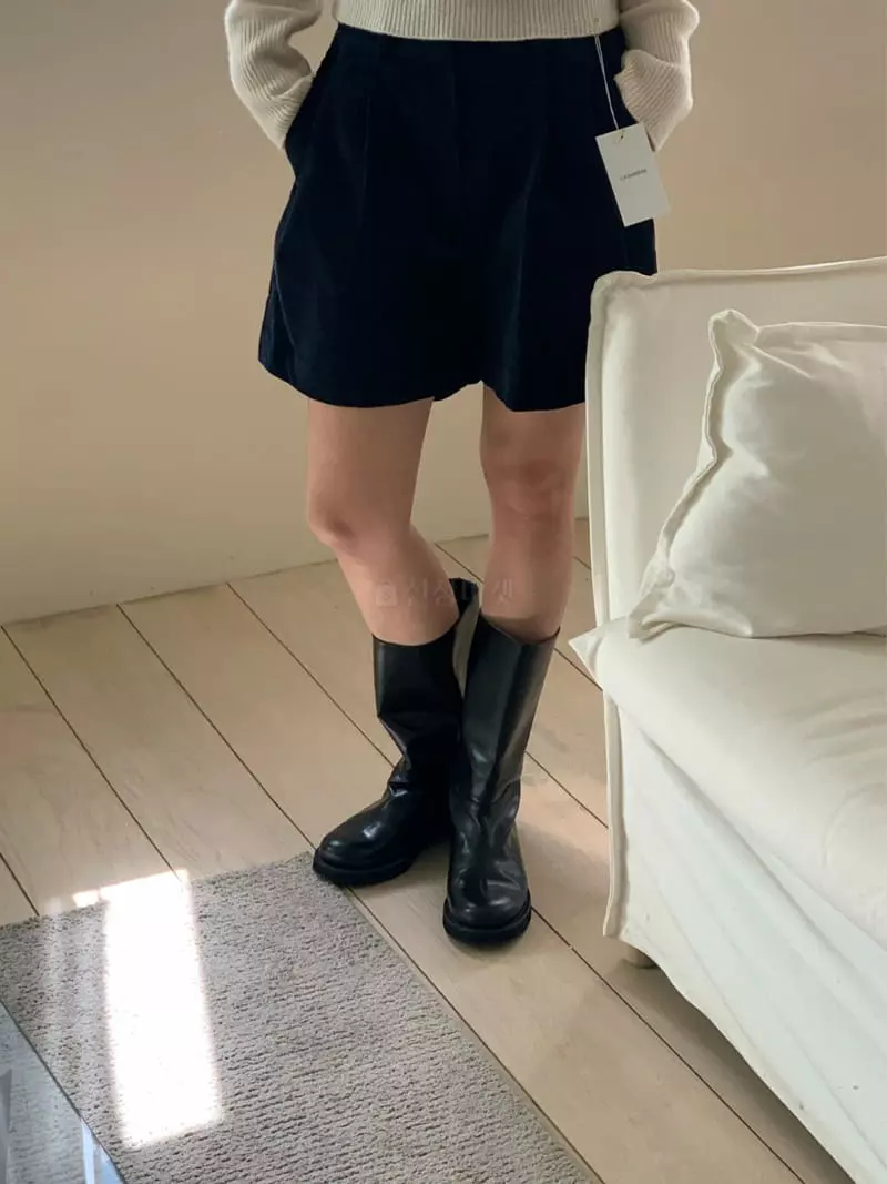 Amiment - Korean Women Fashion - #thelittlethings - Coduroy Shorts - 2