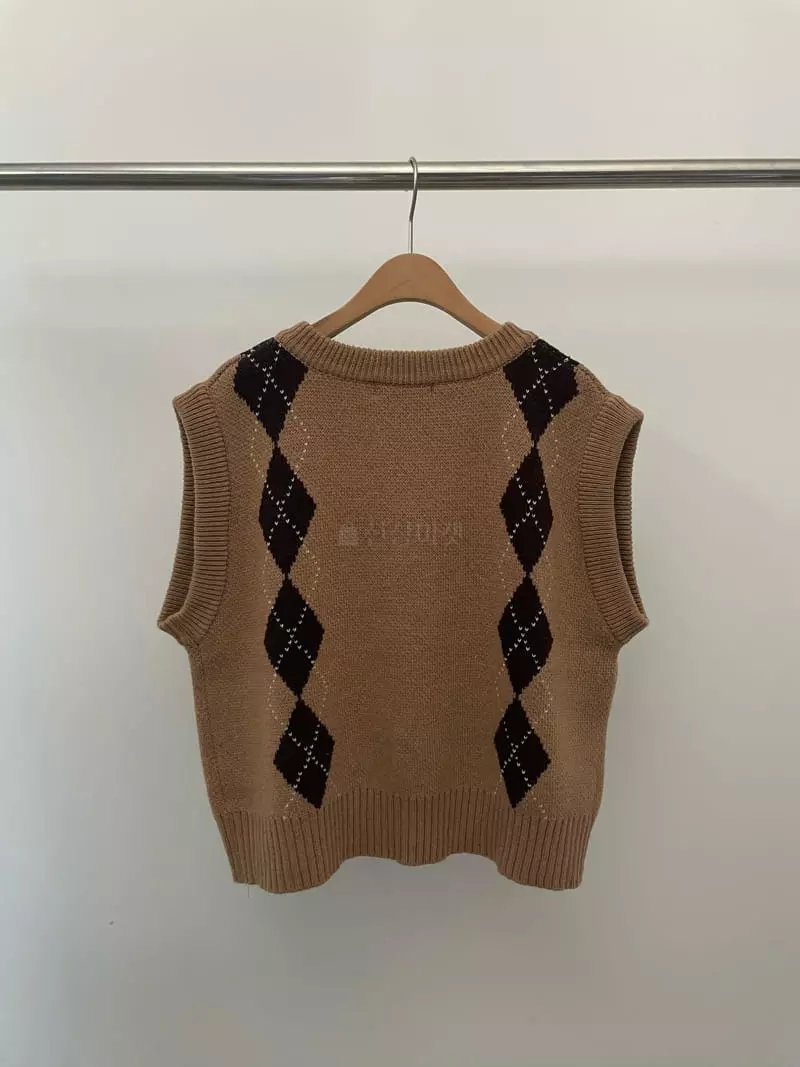 Amiment - Korean Women Fashion - #vintageinspired - Argyle Vest - 12