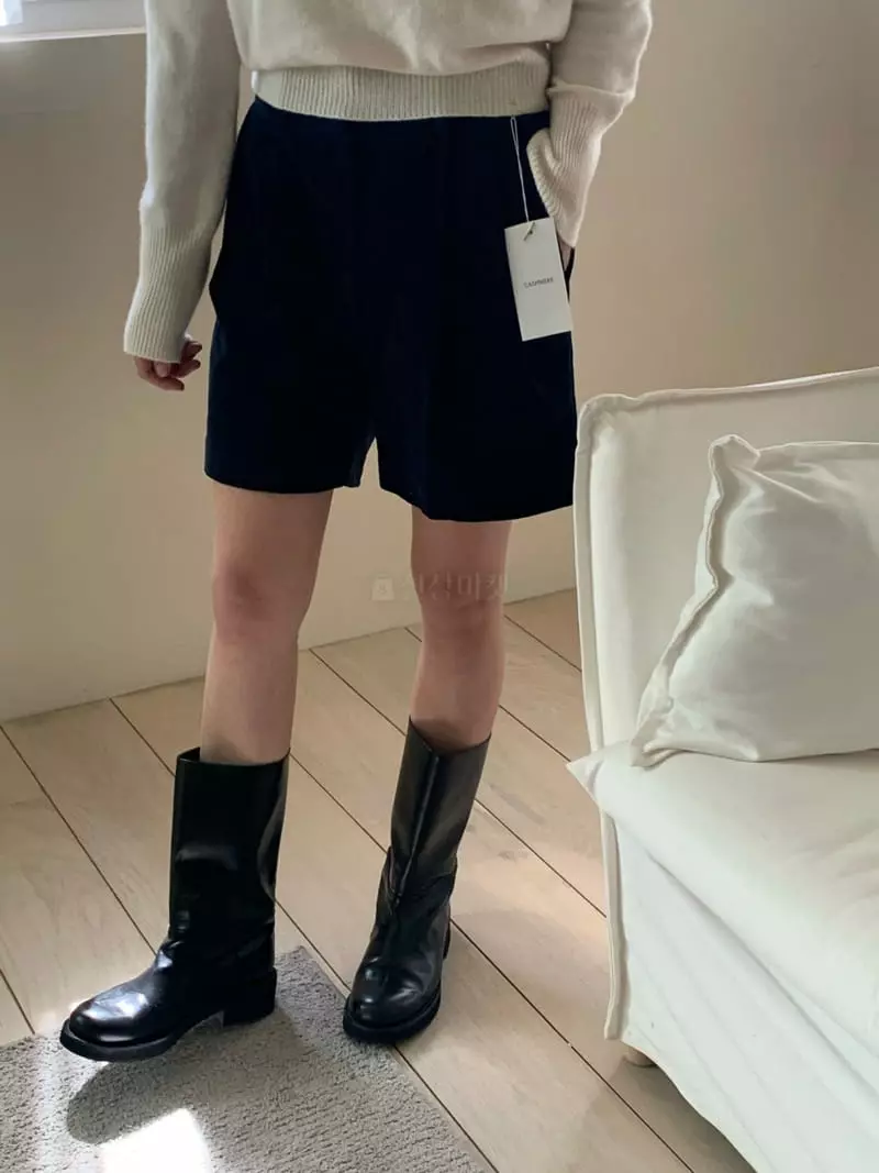 Amiment - Korean Women Fashion - #momslook - Coduroy Shorts - 4