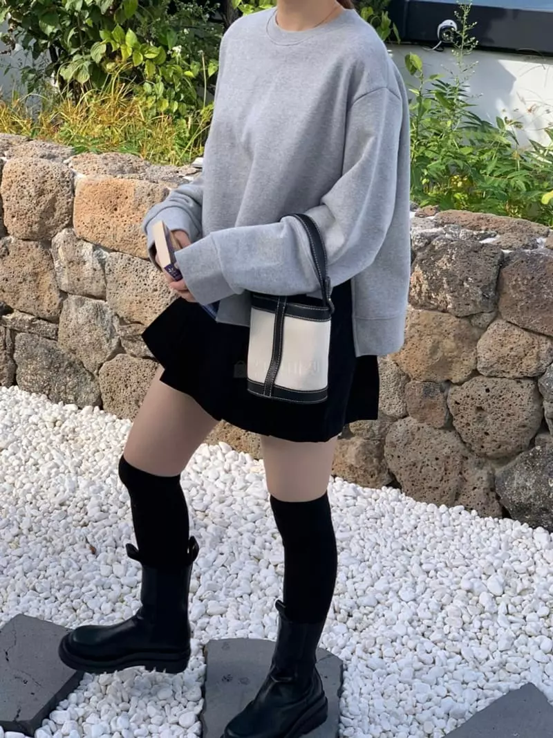 Dawning - Korean Women Fashion - #womensfashion - Puff Slit Sweatshirt - 3