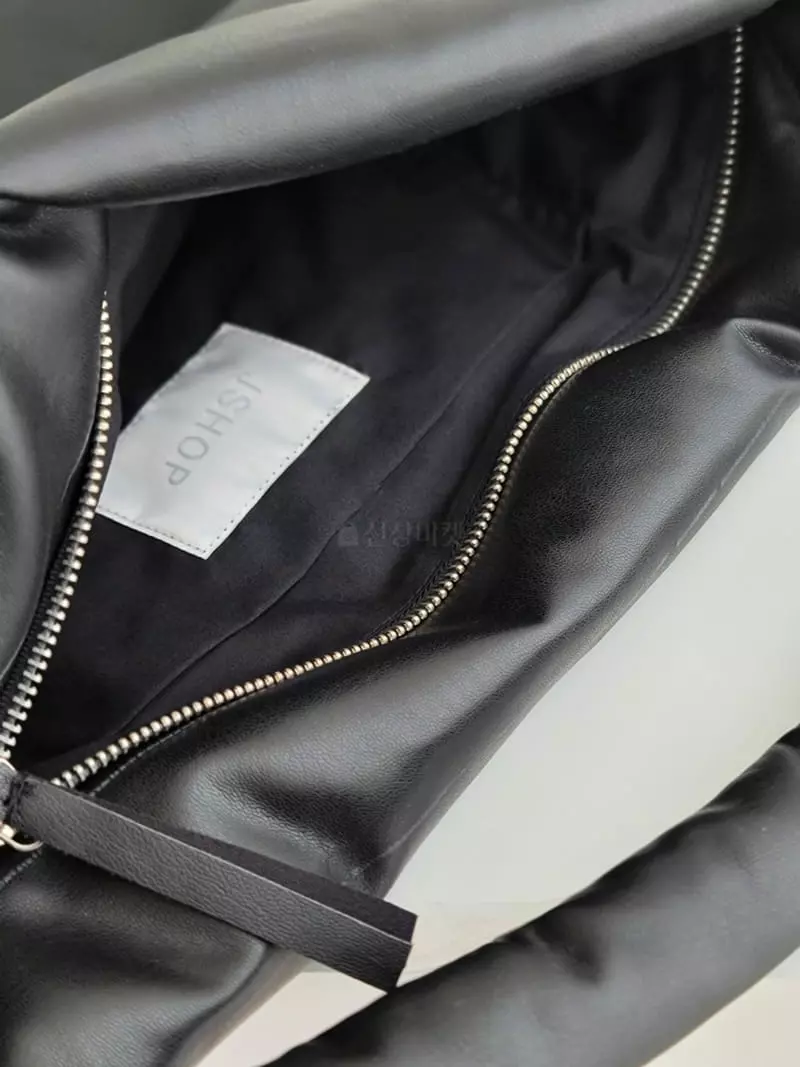 Jshop - Korean Women Fashion - #momslook - Square Padded Shoulder Bag - 5