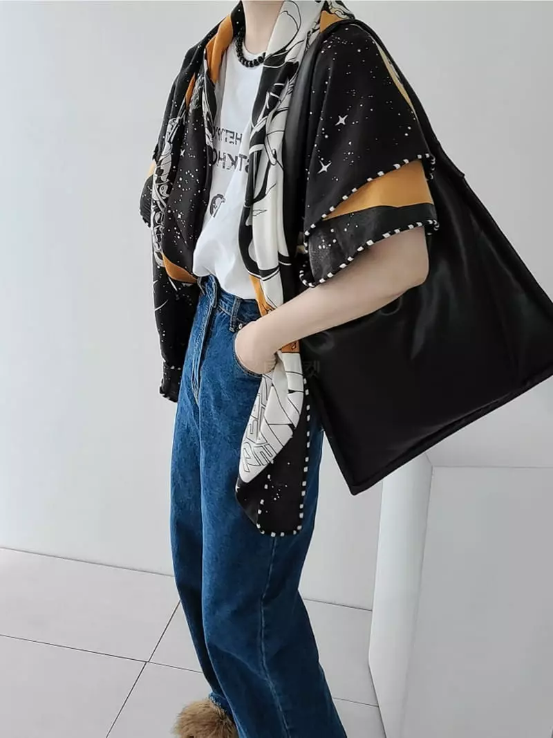 Jshop - Korean Women Fashion - #momslook - Square Padded Shoulder Bag - 7