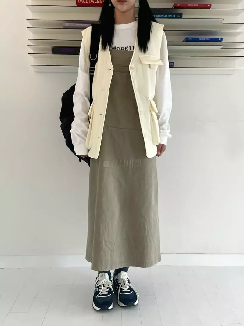 Kare - Korean Women Fashion - #momslook - Pocket Padding Vest - 3