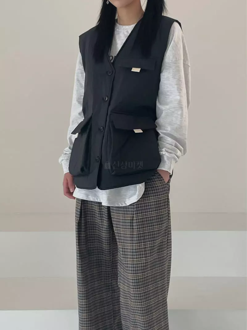 Kare - Korean Women Fashion - #womensfashion - Pocket Padding Vest - 8
