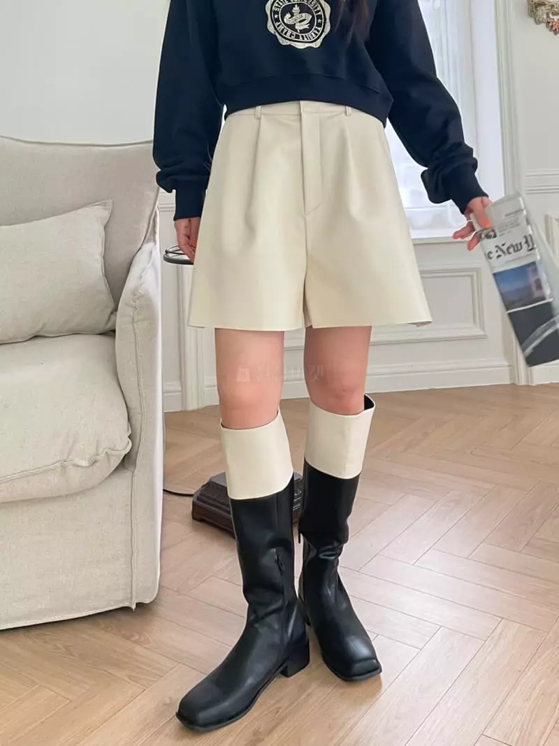 Lovemoment - Korean Women Fashion - #momslook - Pumpkin Leather Shorts - 5