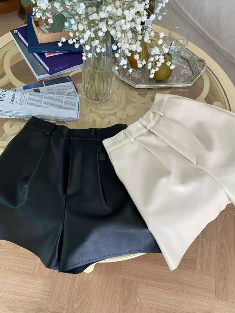 Lovemoment - Korean Women Fashion - #momslook - Pumpkin Leather Shorts - 6