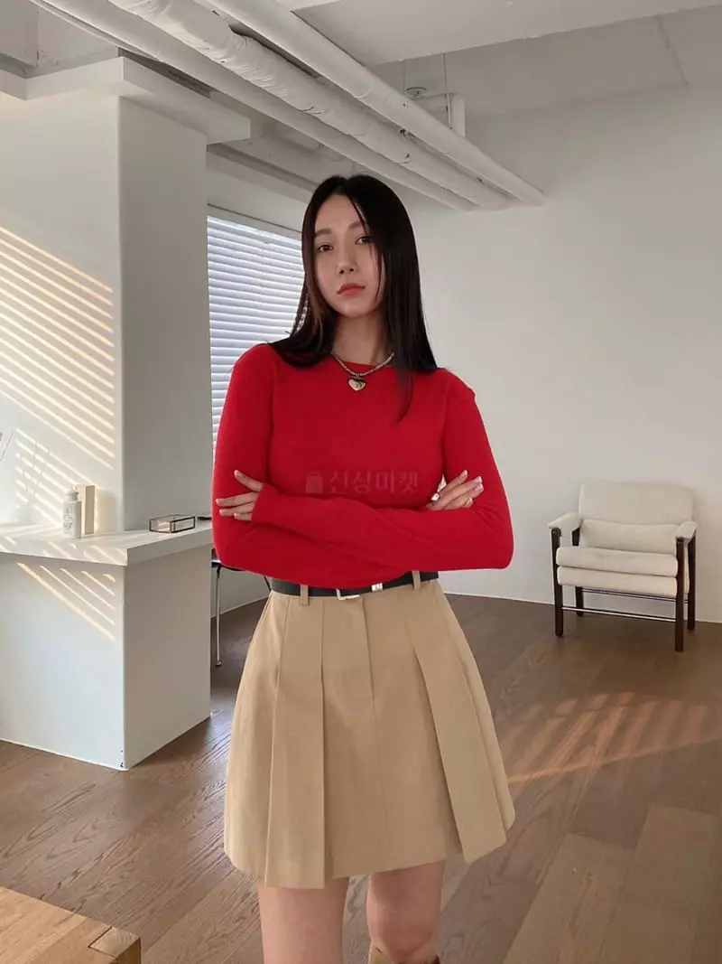 Made - Korean Women Fashion - #restrostyle - Neck Tee - 2