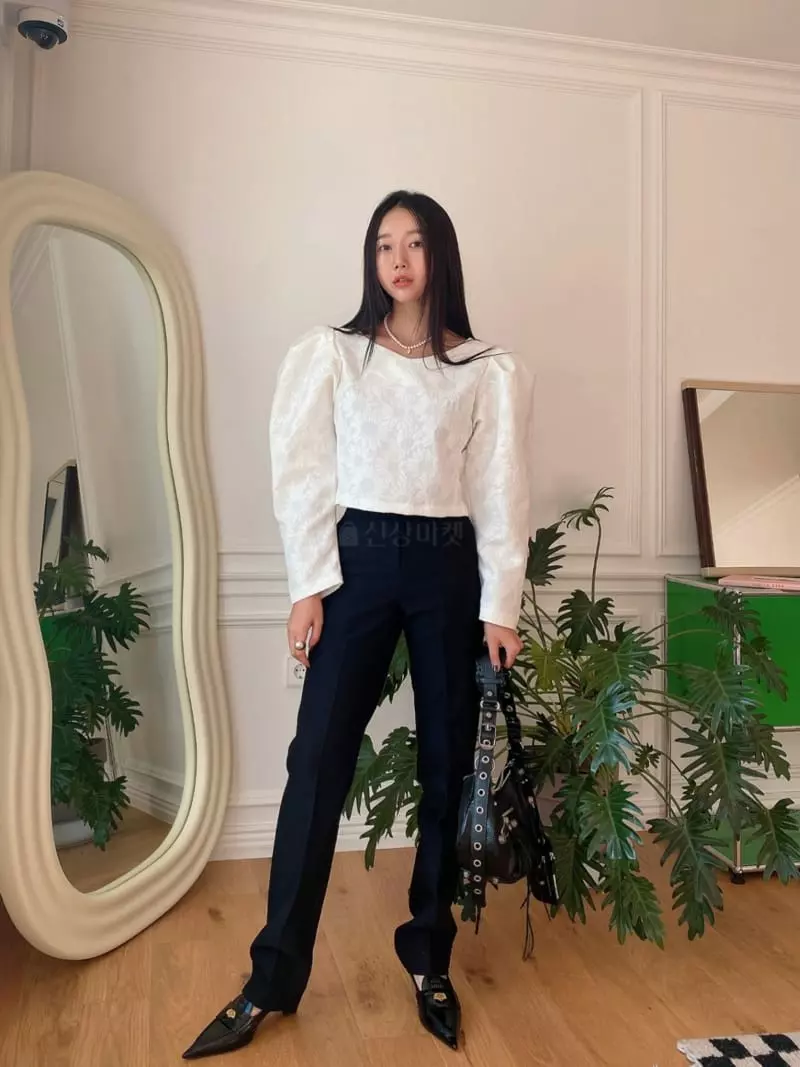 Made - Korean Women Fashion - #restrostyle - Howl Blouse - 4