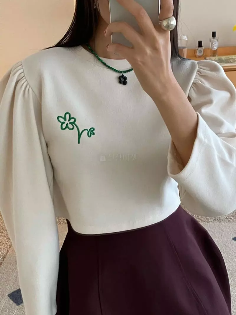 Made - Korean Women Fashion - #thatsdarling - Flower Embroidery Tee - 4