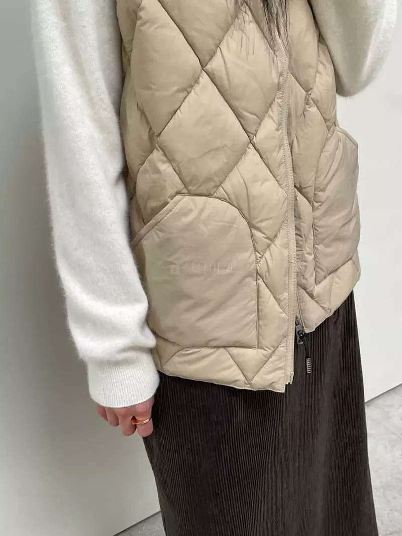 Majdan - Korean Women Fashion - #momslook - Lion Padding Vest - 6