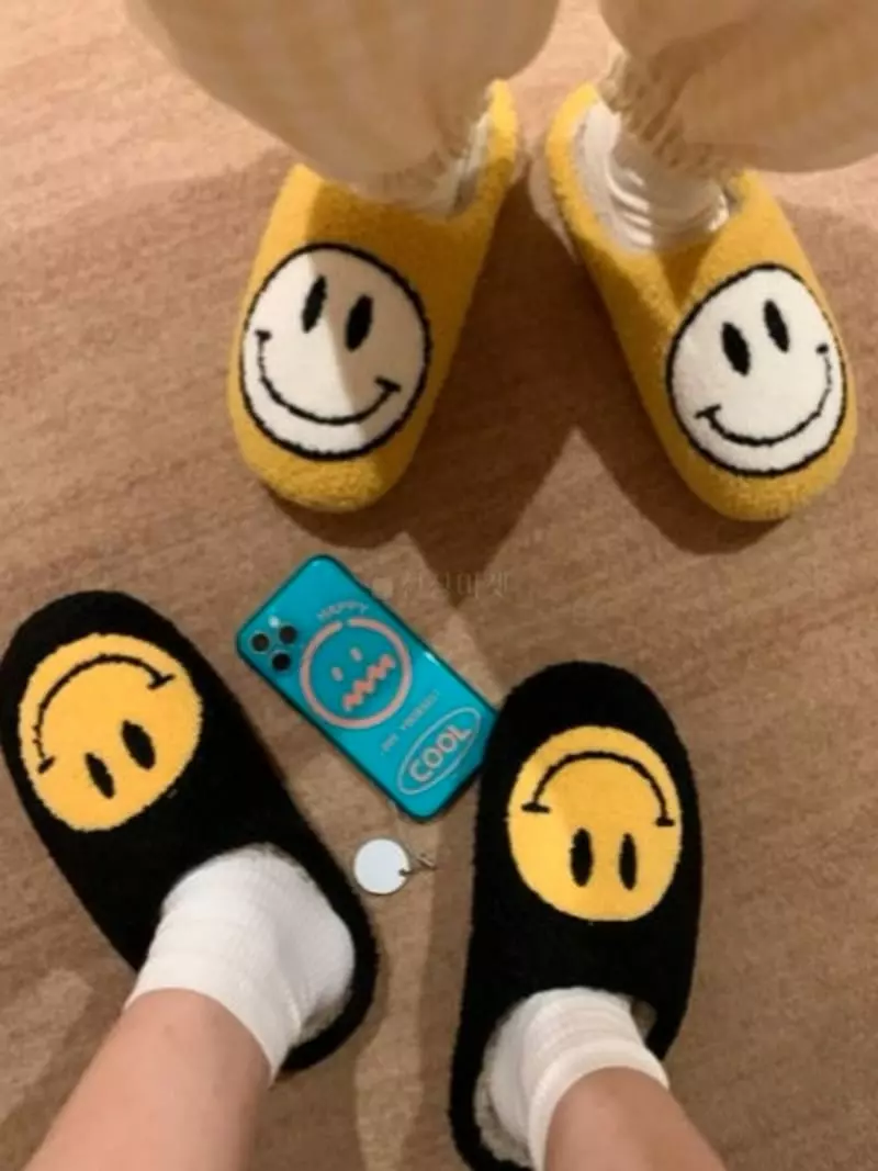 Marie - Korean Women Fashion - #thatsdarling - Smile  Slippers