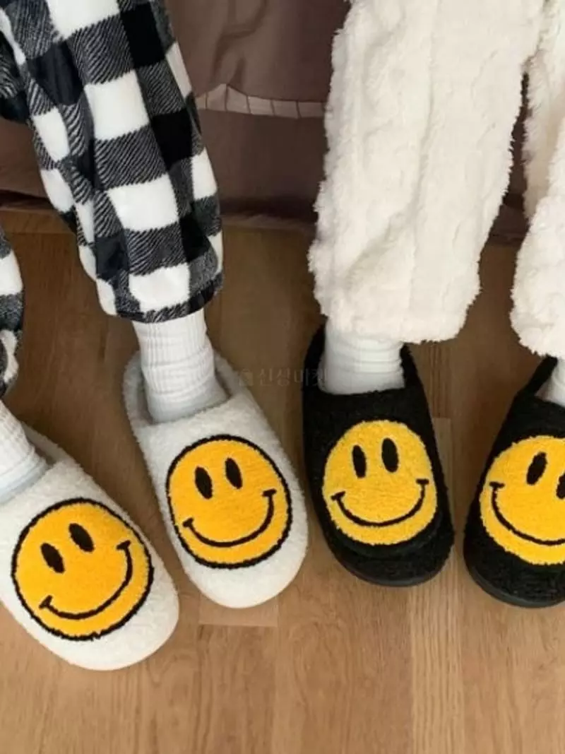 Marie - Korean Women Fashion - #thelittlethings - Smile  Slippers - 2