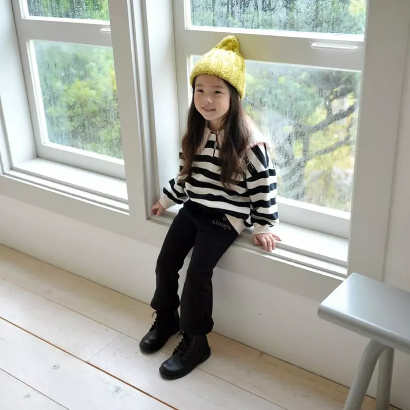Momo Ann - Korean Children Fashion - #kidsshorts - Collar Embrroidery Sweatshirt - 4