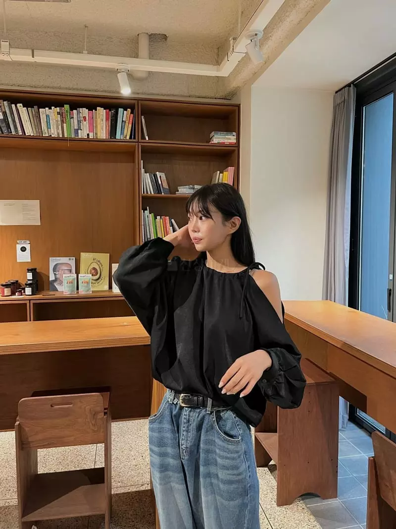 Mosaic - Korean Women Fashion - #momslook - One Shoulder Puff Blouse