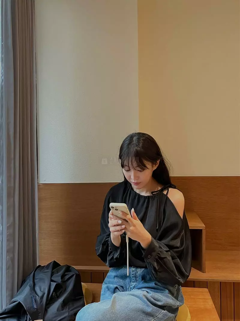 Mosaic - Korean Women Fashion - #momslook - One Shoulder Puff Blouse - 4