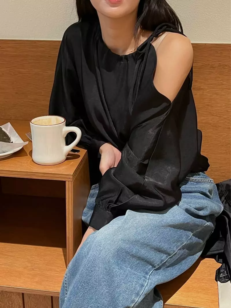 Mosaic - Korean Women Fashion - #womensfashion - One Shoulder Puff Blouse - 6