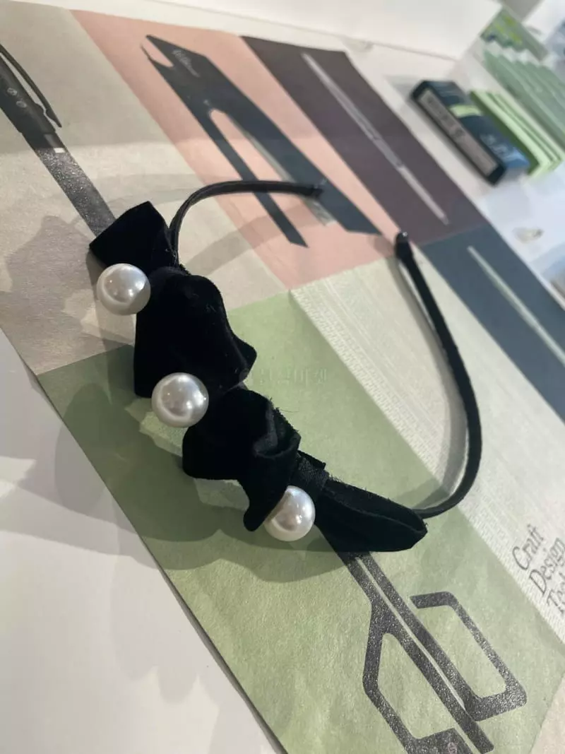 Muse - Korean Women Fashion - #vintagekidsstyle - Velvet Ribbon Hairband - 2