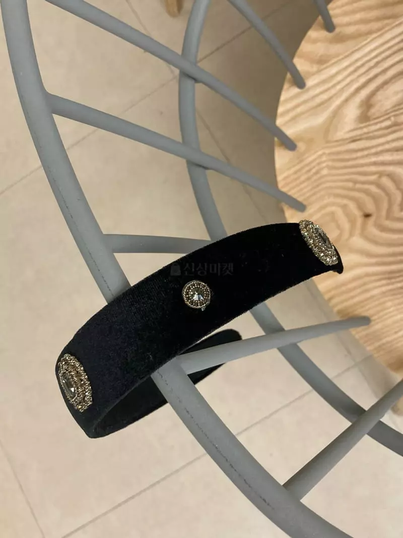 Nouveau - Korean Women Fashion - #momslook - Bebel Cubic Velvet Hairband - 3