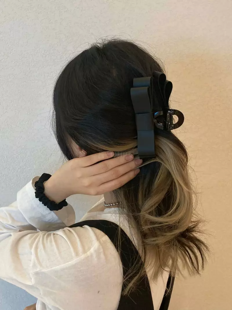 Nouveau - Korean Women Fashion - #womensfashion - Marret Leather Ribbon Hairpin - 4