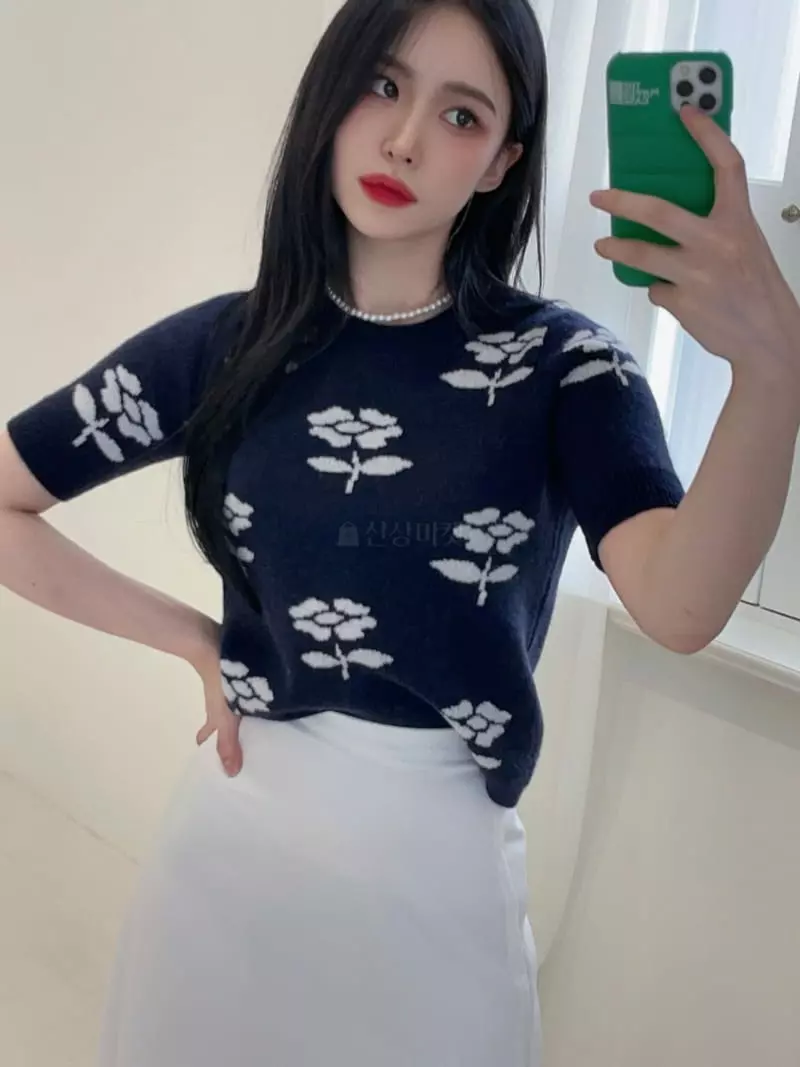 Oneway - Korean Women Fashion - #momslook - Flower Knit Tee
