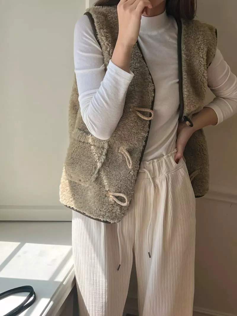 Outrene - Korean Women Fashion - #momslook - Pore Dumble Vest - 2