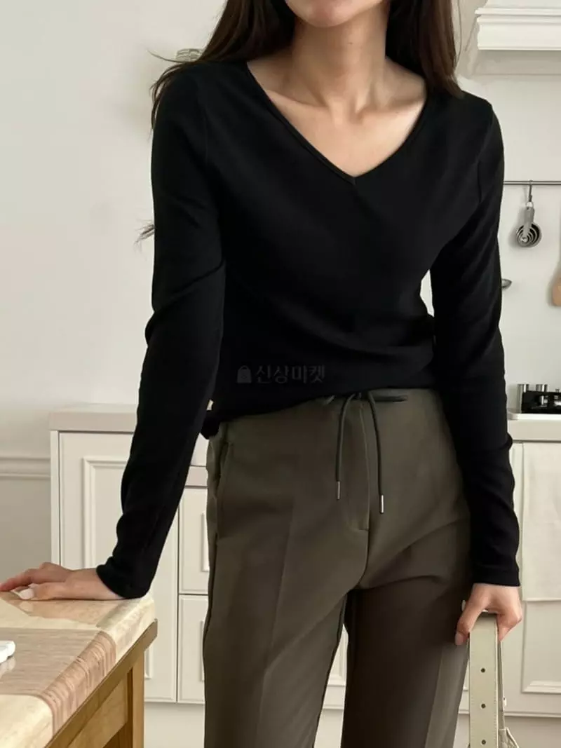 Outrene - Korean Women Fashion - #romanticstyle - Yang V Neck Tee - 3