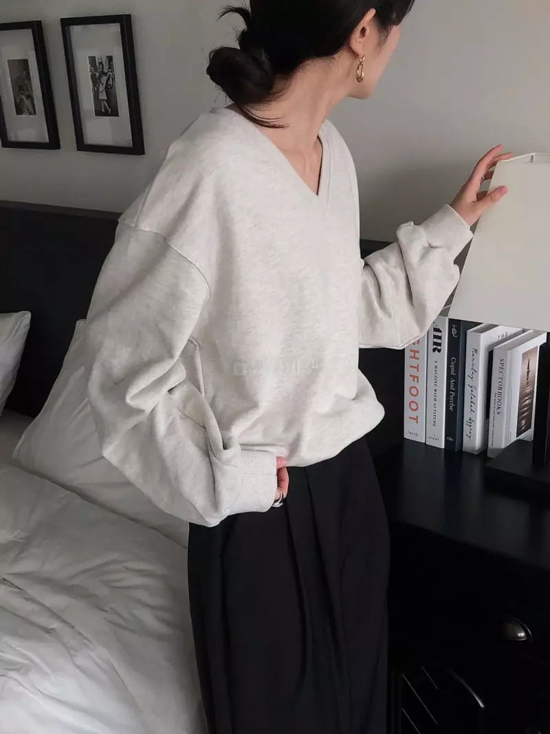 Overclassic - Korean Women Fashion - #momslook - New V Neck Sweatshirt - 4