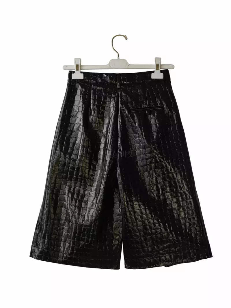 Paper Moon - Korean Women Fashion - #momslook - Crocodile Shorts - 4