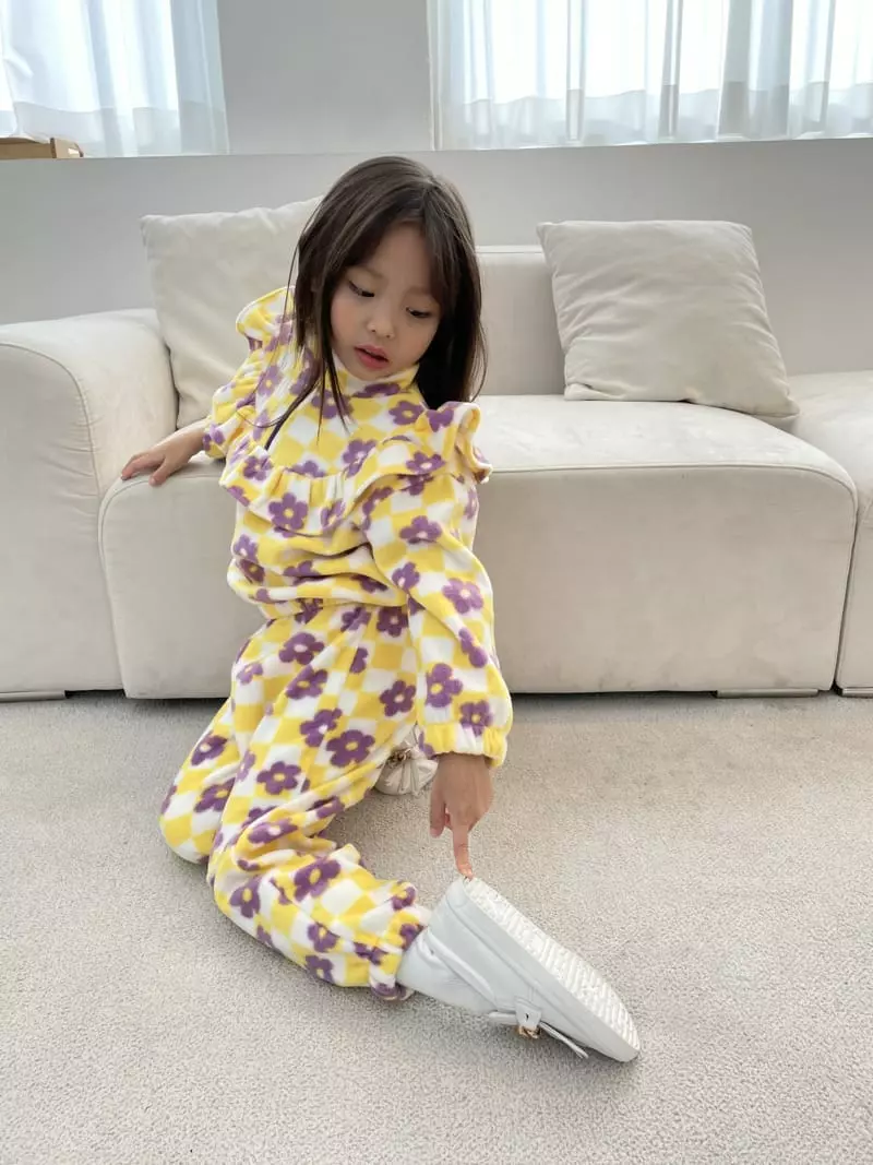 Party Pu - Korean Children Fashion - #kidsstore - Turtleneck Frill Top Bottom Set - 3
