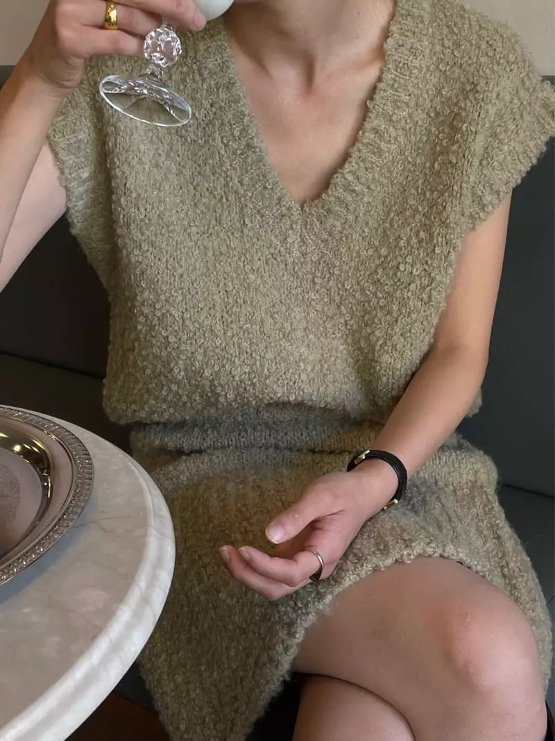 Plat - Korean Women Fashion - #momslook - Alpaca Bookle Vest - 10