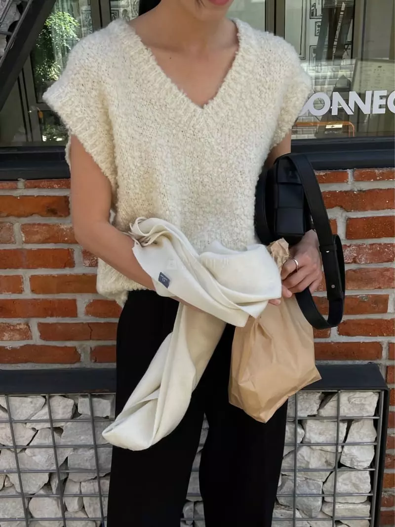 Plat - Korean Women Fashion - #momslook - Alpaca Bookle Vest - 2