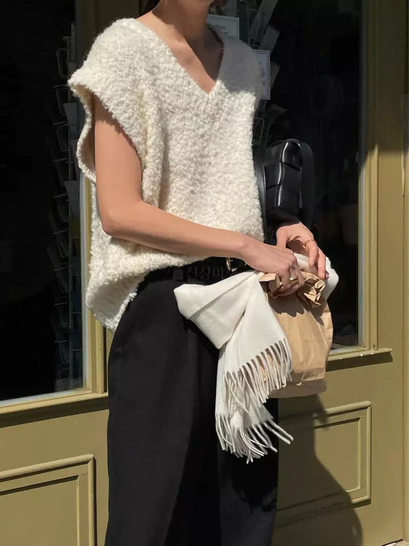Plat - Korean Women Fashion - #womensfashion - Alpaca Bookle Vest - 4