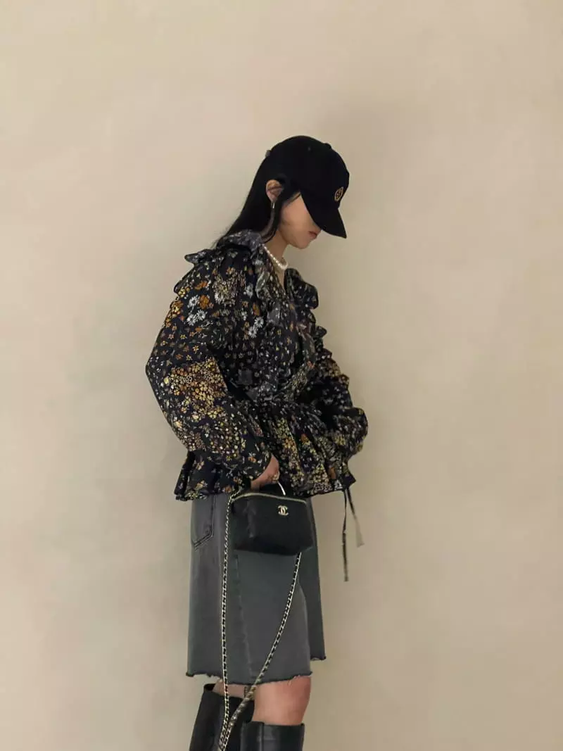 Auver_Fit - Korean Women Fashion - #momslook - Flower Frill Blouse - 5
