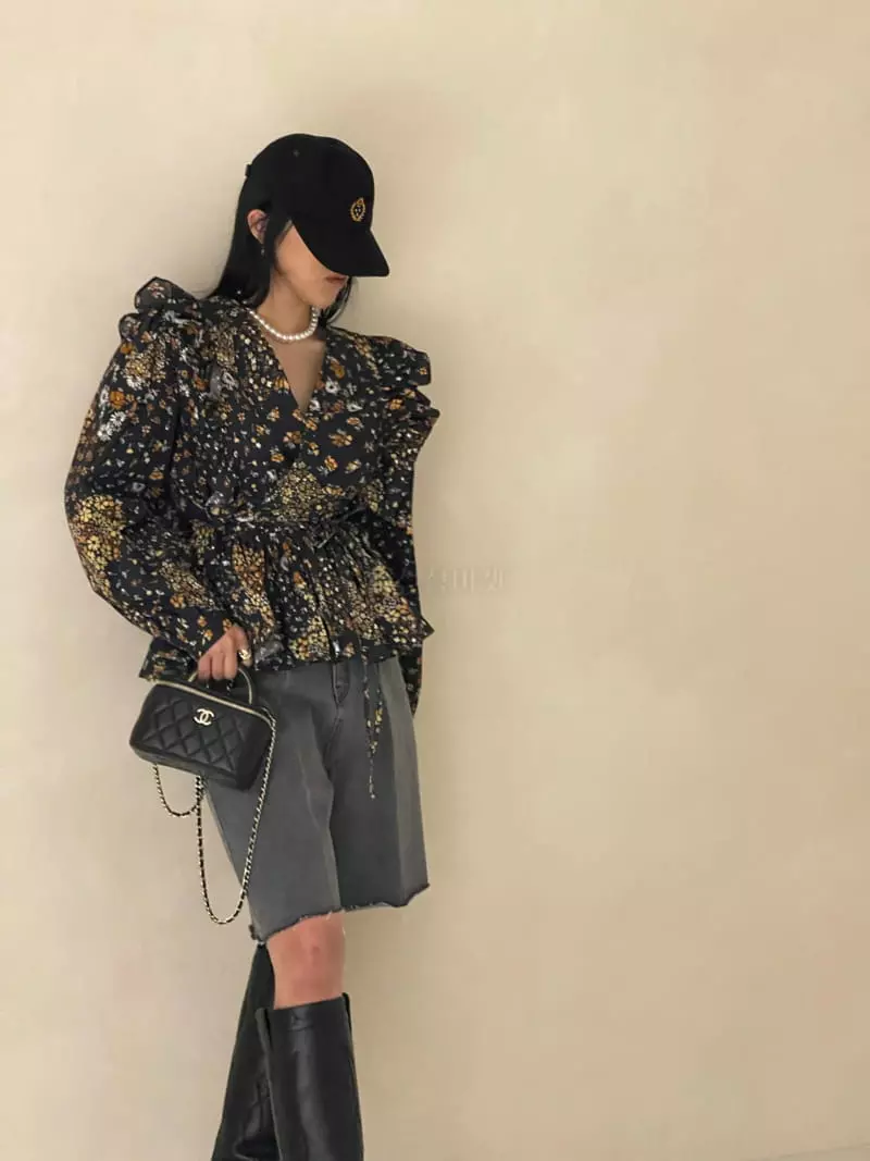 Auver_Fit - Korean Women Fashion - #momslook - Flower Frill Blouse - 4