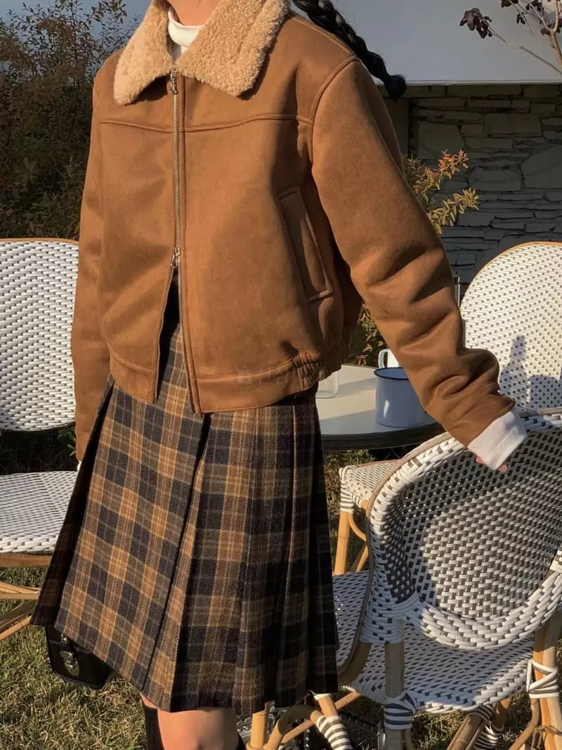 Avecnous - Korean Women Fashion - #momslook - Crop Mustang Jacket - 6