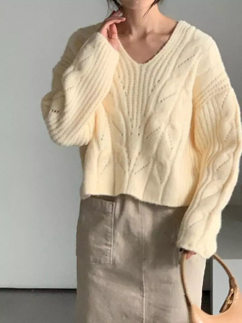 Baribari - Korean Women Fashion - #momslook - Sca V Knit Tee - 4