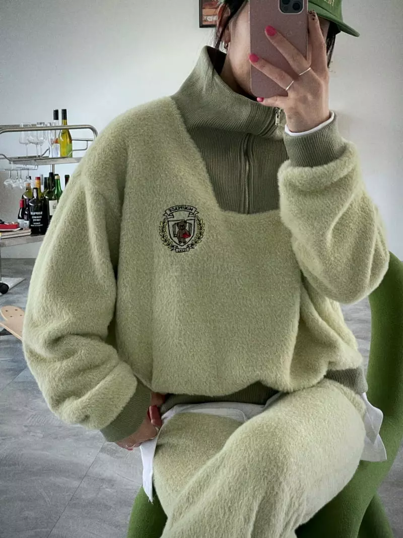 Clode - Korean Women Fashion - #momslook - Bear Sweatshirt - 3