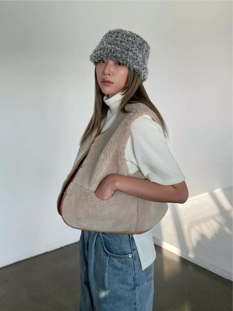 Creamvilla - Korean Women Fashion - #romanticstyle - Reversible Vest - 2