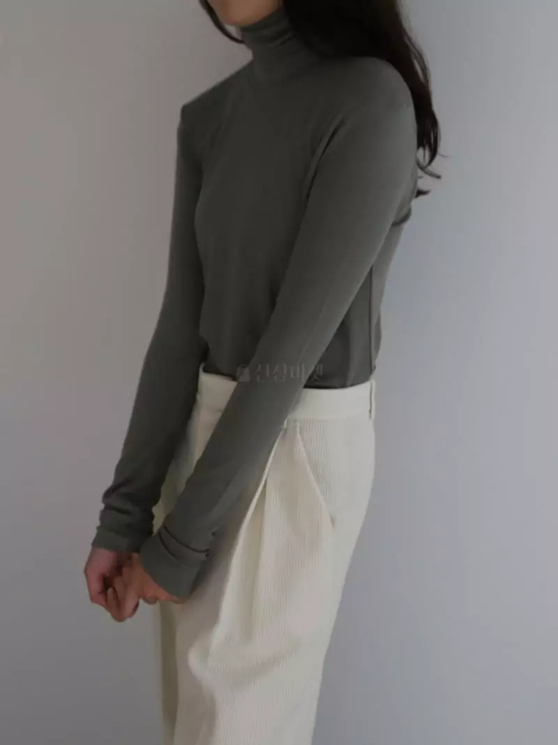 Cullum - Korean Women Fashion - #momslook - Lea Turtleneck Tee - 10