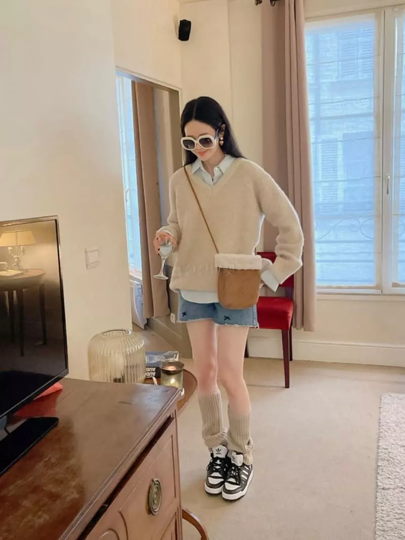 Dailyjud - Korean Women Fashion - #momslook - Bookle V Knit Tee