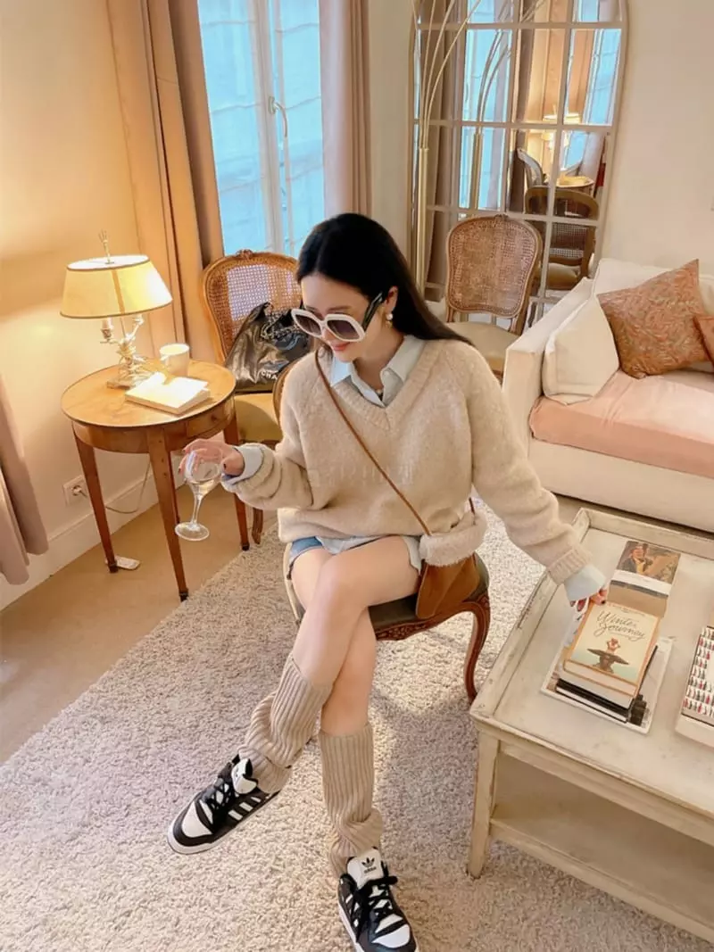 Dailyjud - Korean Women Fashion - #momslook - Bookle V Knit Tee - 3