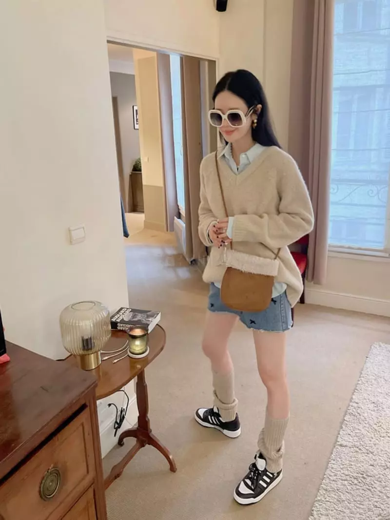 Dailyjud - Korean Women Fashion - #momslook - Bookle V Knit Tee - 4