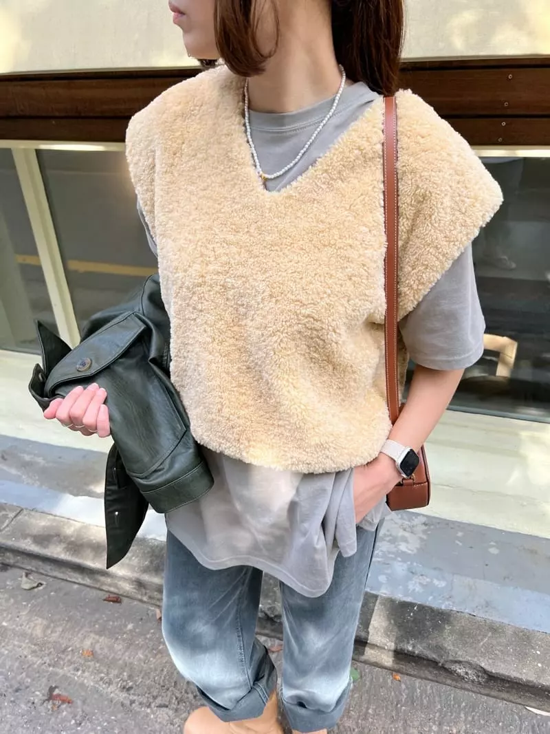 Dayday - Korean Women Fashion - #momslook - Bear  Vest - 10