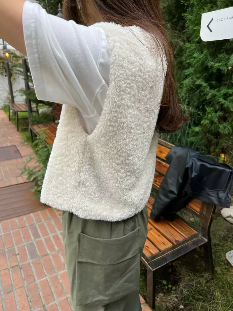 Dayday - Korean Women Fashion - #momslook - Bear  Vest - 8