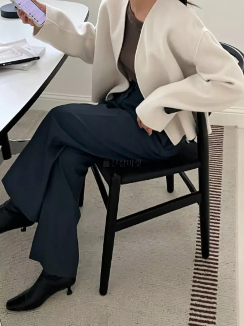 Fave - Korean Women Fashion - #momslook - Short Hand Jacket - 4