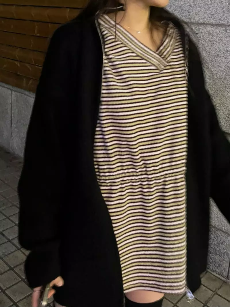 Flipar - Korean Women Fashion - #momslook - V Stripes Tee - 3