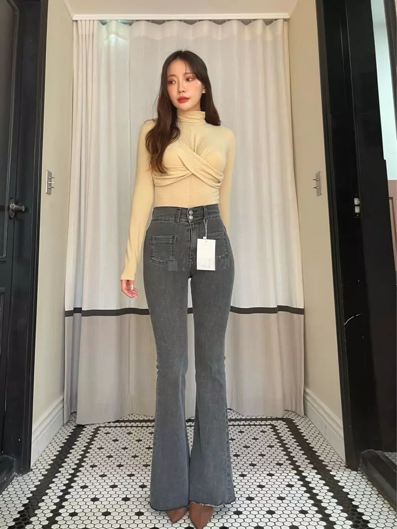 Four Eight - Korean Women Fashion - #vintagekidsstyle - Pocket Black Jeans - 4